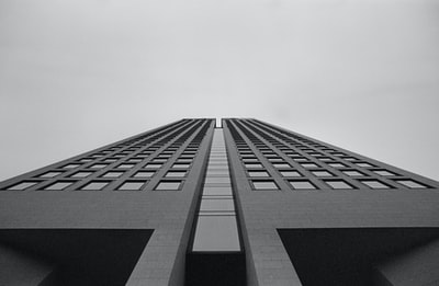 黑白混凝土建筑